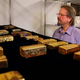 kem.Discovered More than 3,100 gold coins, 45 gold bars and more than 48 tons of silver were found after 150 years on the ocean floor, making divers stunned when they found them.