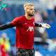 Liverpool “keep watching” 22-year-old goalkeeper – he will see “who stays”