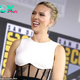 dq Scarlett Johansson flashes her huge $400k engagement ring from fiancé Colin Jost at Comic Con