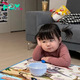 The adorable chubby girl with lazy and funny expressions makes netizens laugh.