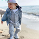 Let’s look at the handsome guy with extremely charming demeanor while walking on the beach