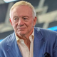 Jerry Jones back on radio show after threatening to fire hosts, does not apologize