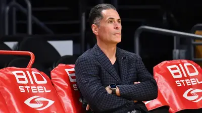 The Lakers are so obsessed with building a super team that they're refusing to build a coherent one