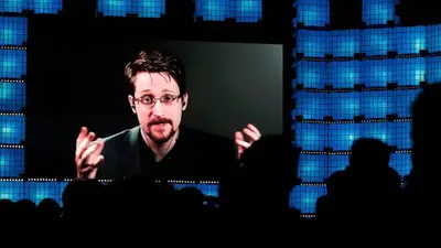 Snowden receives Russian passport, takes citizenship oath