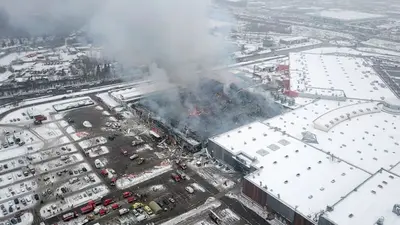 Fire ravages Moscow shopping mall, killing 1 man