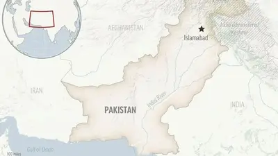 Pakistan troops search for attackers after 6 soldiers killed