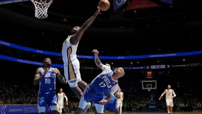 Zion Williamson injury: Pelicans star strains hamstring in third quarter of loss to 76ers