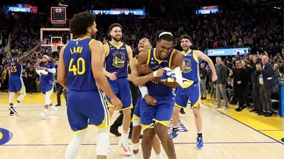 Klay Thompson puts 54 points on Hawks, but it's Kevon Looney who plays hero in Warriors' fifth straight win