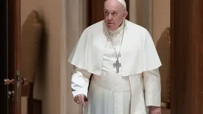 Pope praises 'gentle' Benedict ahead of funeral