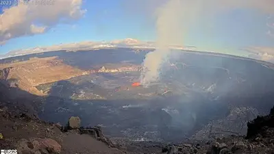 Kilauea volcano eruption resumes on Hawaii's Big Island, alert elevated from watch to warning