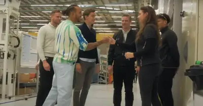 Video: Wolff, Hamilton and Russell tour Mercedes engine factory