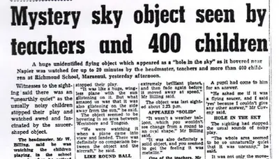 400 students and teachers in New Zealand see huge "mysterious object" in the sky