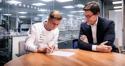 Wolff hints at Schumacher following same path as de Vries