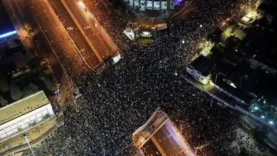 Israelis press on with protests against new government