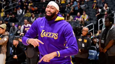 Lakers' Anthony Davis picks up where he left off with strong return performance in win vs. Spurs