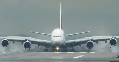 Whaoo! Due to its “smooth” flying, the A380 LANDING AIRBUS monster makes enemies appear threatening