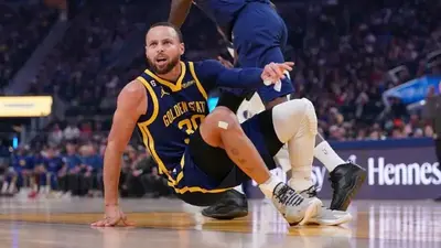 Stephen Curry injury update: Warriors star to undergo MRI after exiting early vs. Mavericks with leg issue