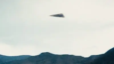 UFO in the shape of a triangle over TIBET, leaked video of the Tibetan police !!! May 1998