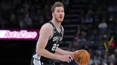 Spurs agree to trade Jakob Poeltl to Raptors for Khem Birch, 2024 first-round pick, per report