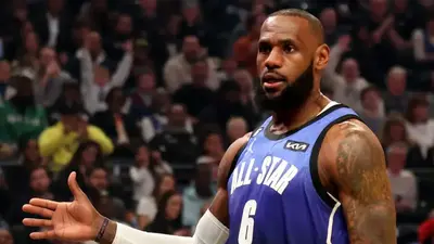 LeBron James injury update: Lakers All-Star ruled out of game at halftime with right hand contusion