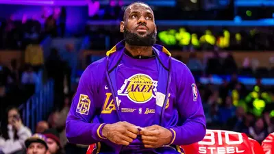 LeBron James injury update: Lakers fear star forward could miss extended period of time due to foot