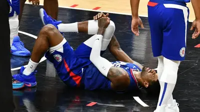 Paul George injury update: Clippers star exits loss to Thunder after hurting right leg