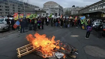 Protests again grip France but Macron not backing down