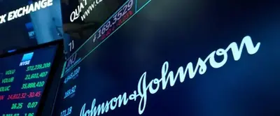 J&J sales in US rise 10%, health care giant raises dividend