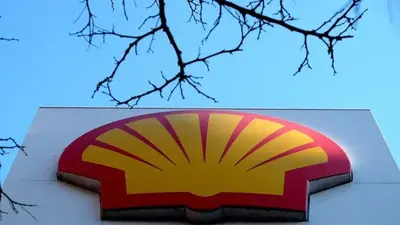 Shell posts $9.6 billion profit even as energy prices slide