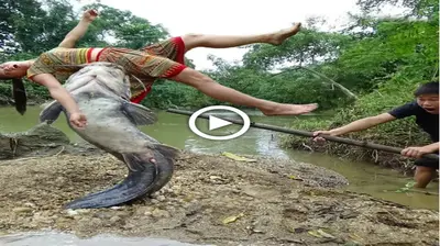 The girl used her bare hands to wrestle with the giant catfish and the ᴜпexрeсted ending (Video)