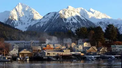 1 dead, 4 missing after luxury fishing charter boat sinks off the coast of Alaska: Coast Guard