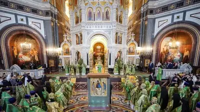 Russia's most famous icon handed over from museum to church despite protests