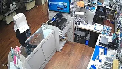 Surveillance video shows box-wearing bandit allegedly burglarizing Florida grocery store