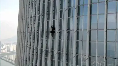 British man detained after climbing 72nd floor of Seoul skyscraper