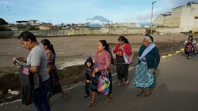 Guatemala voters send 2 presidential candidates on opposite sides of political spectrum to a runoff
