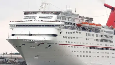 Coast Guard searching for cruise passenger who jumped overboard off Florida coast