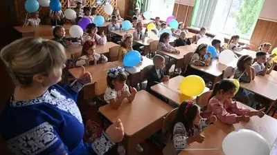 Ukrainian students head back to school, but not to classrooms