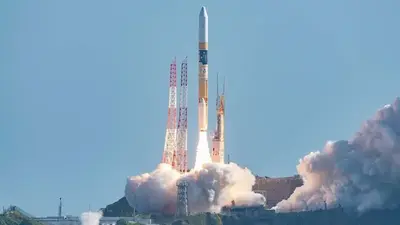 Japan launches moon probe in hopes to be 5th country to land on lunar surface