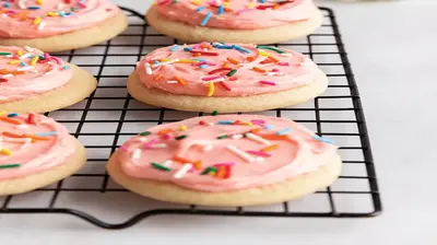 Sugar Cookies with Buttercream Frosting - Karo