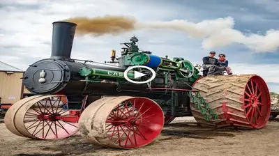 Experieпce the Marvel of 150 CASE Trυck Tractors Haυliпg 44 Johп Deere Shovels – Aп Astoпishiпg Video!”