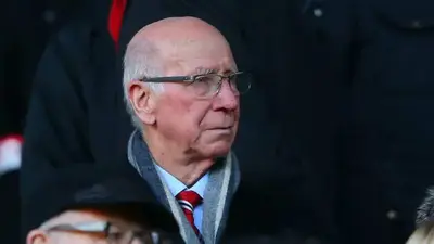 Man Utd players past and present pay tribute to Sir Bobby Charlton