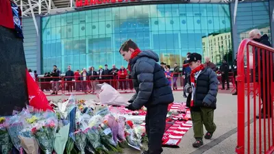 Man United supporters pay tribute to Sir Bobby Charlton at Old Trafford