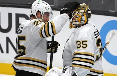 Bruins vs Blackhawks Picks, Predictions & Odds Tonight - NHL