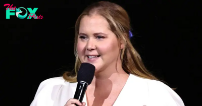 Amy Schumer Jokes She’s ‘Still Got 40 Extra Pounds’ in Topless Selfie Amid Weight Loss