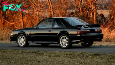 DQ The 1993 Ford Mustang SVT Cobra: A Landmark in the Rich Tapestry of American Muscle Car Heritage