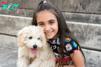 /1.As the 7-year-old girl was reunited with her long-lost dog after 8 months, tears of pure joy cascaded down her cheeks, igniting a surge of heartfelt emotion throughout the online community.