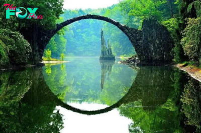 SC “The Reflection of This 19th Century Bridge Creates a Perfect Stone Circle, No Matter Your Viewing Angle!” SC