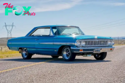 DQ The Elegance of the Open Road: The 1964 Ford Galaxie 500XL