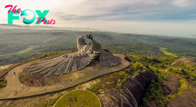 FS Admire the majestic sculpture: This artist spent 10 years creating the world’s tallest bird sculpture (200ft)‎