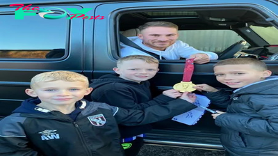 rr Heartwarming Act: Amidst the roar of his $185,000 Lamborghini, Liverpool player Mac Allister delights young fans with autographs and photo opportunities.